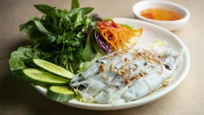 Banh Cuon (Steamed rice crepes) served at Lady Chu. banh-cuon-lady-chu.jpg