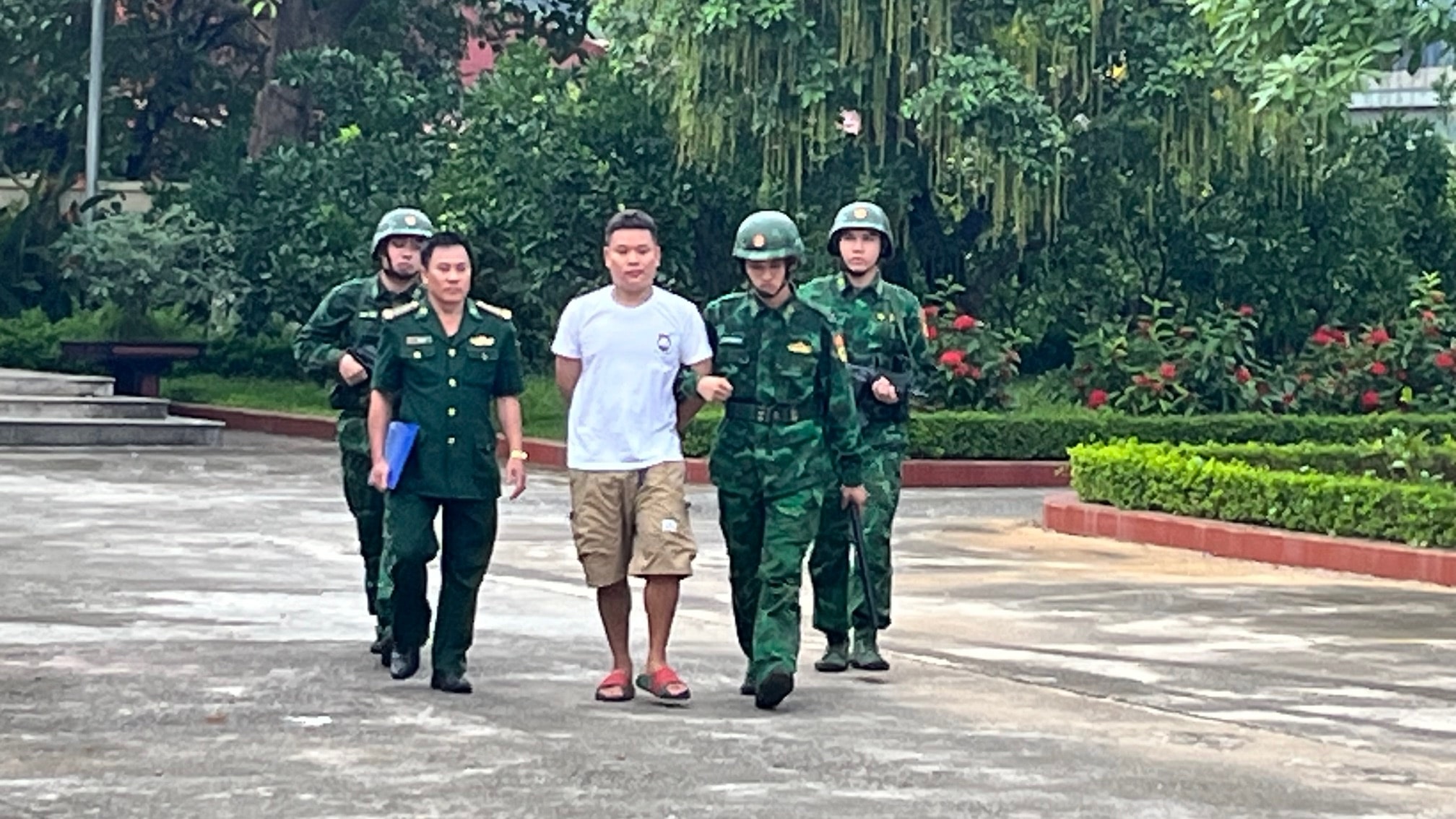 áp giải tượng Diêu Tuấn Vũ