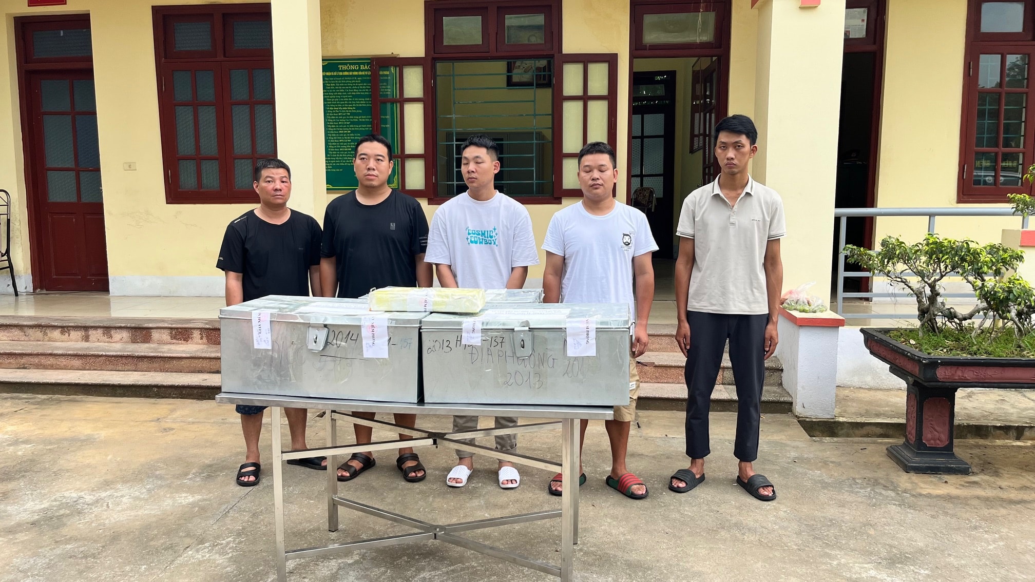 Icác đối tượng liên quan đư dây vận chuyển bạc qua biên giới cùng tang vật có trị giá gần 7 tỷ đồng