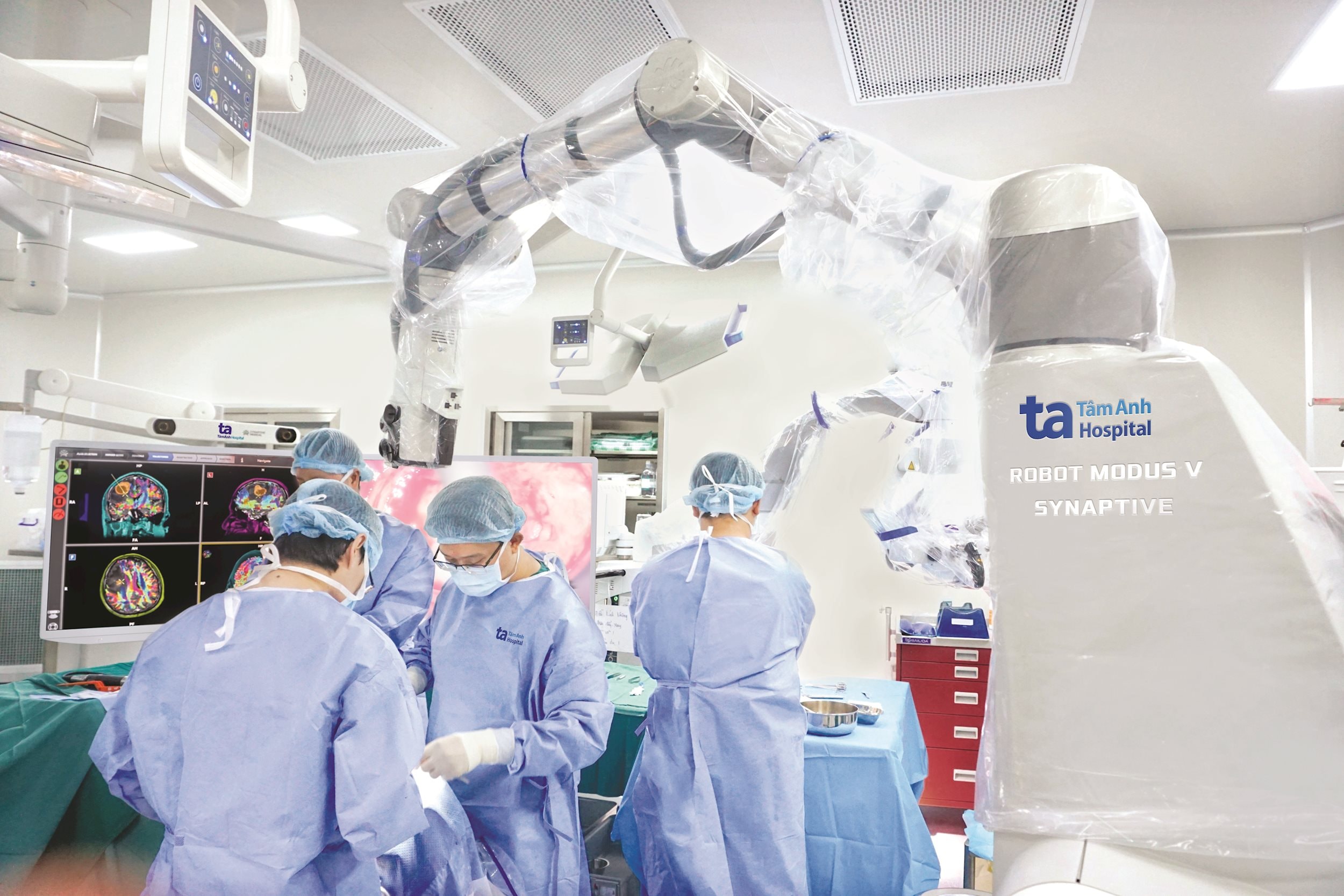Tâm Anh là cơ sở y tế duy nhất tại Việt Nam thực hiện thành công hàng trăm ca phẫu thuật bệnh thần kinh, sọ não... bằng robot Modus V Synaptive ứng dụng trí (1)