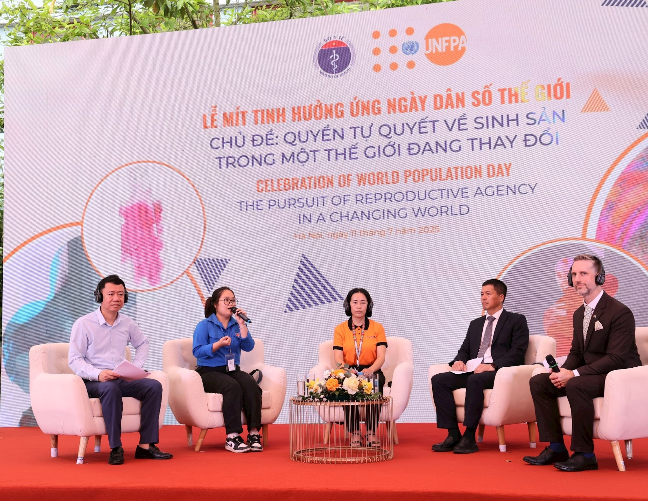 Các đại biểu tham dự toạ đàm tại lễ mit tinh