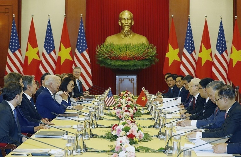 The high-level talks between Party General Secretary Nguyen Phu Trong (fourth, right) and US President Joe Biden (fourth, left) in Hanoi on September 10, 2023 brought about many good outcomes, reflected by the issuance of a joint statement on elevating Vietnam-US relations to a Comprehensive Strategic Partnership for Peace, Cooperation, and Sustainable Development. (Photo: VNA)