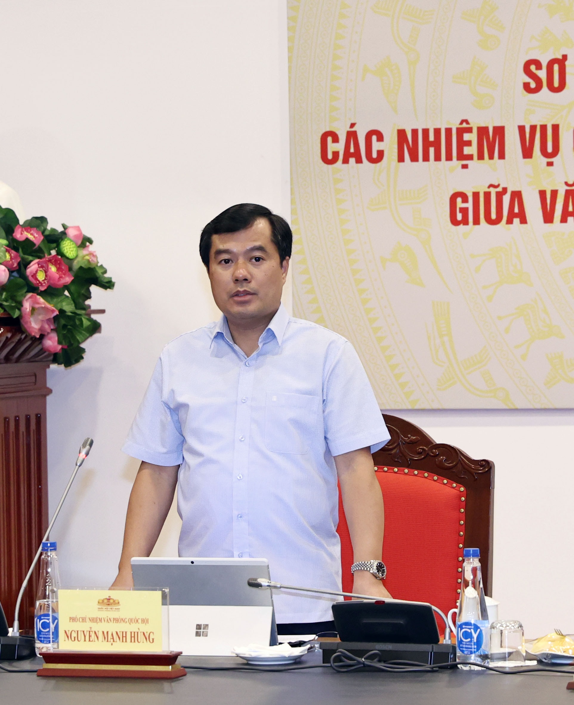 Phó Chủ nhiệm Văn phòng Quốc hội Nguyễn Mạnh Hùng phát biểu