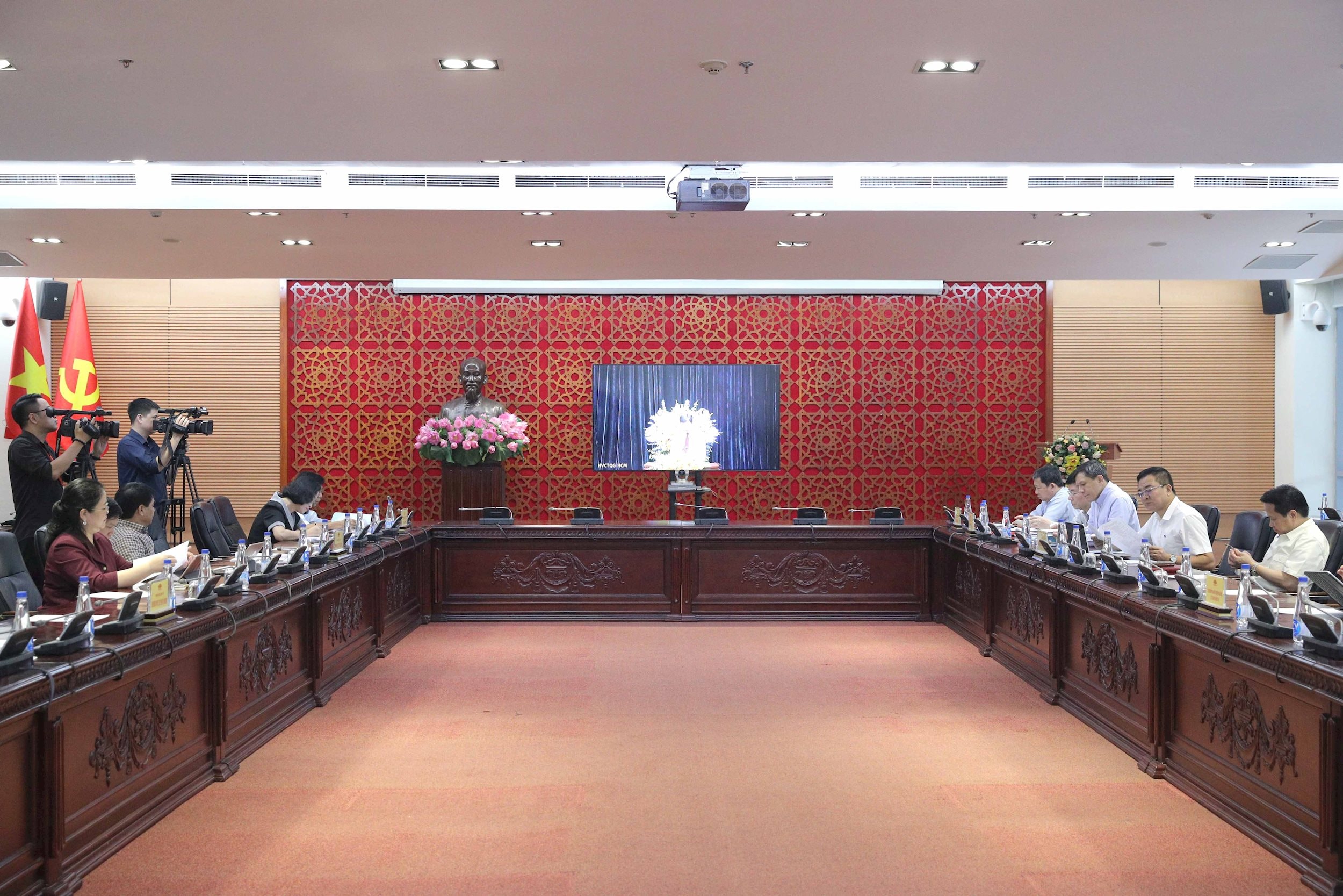 Toàn cảnh