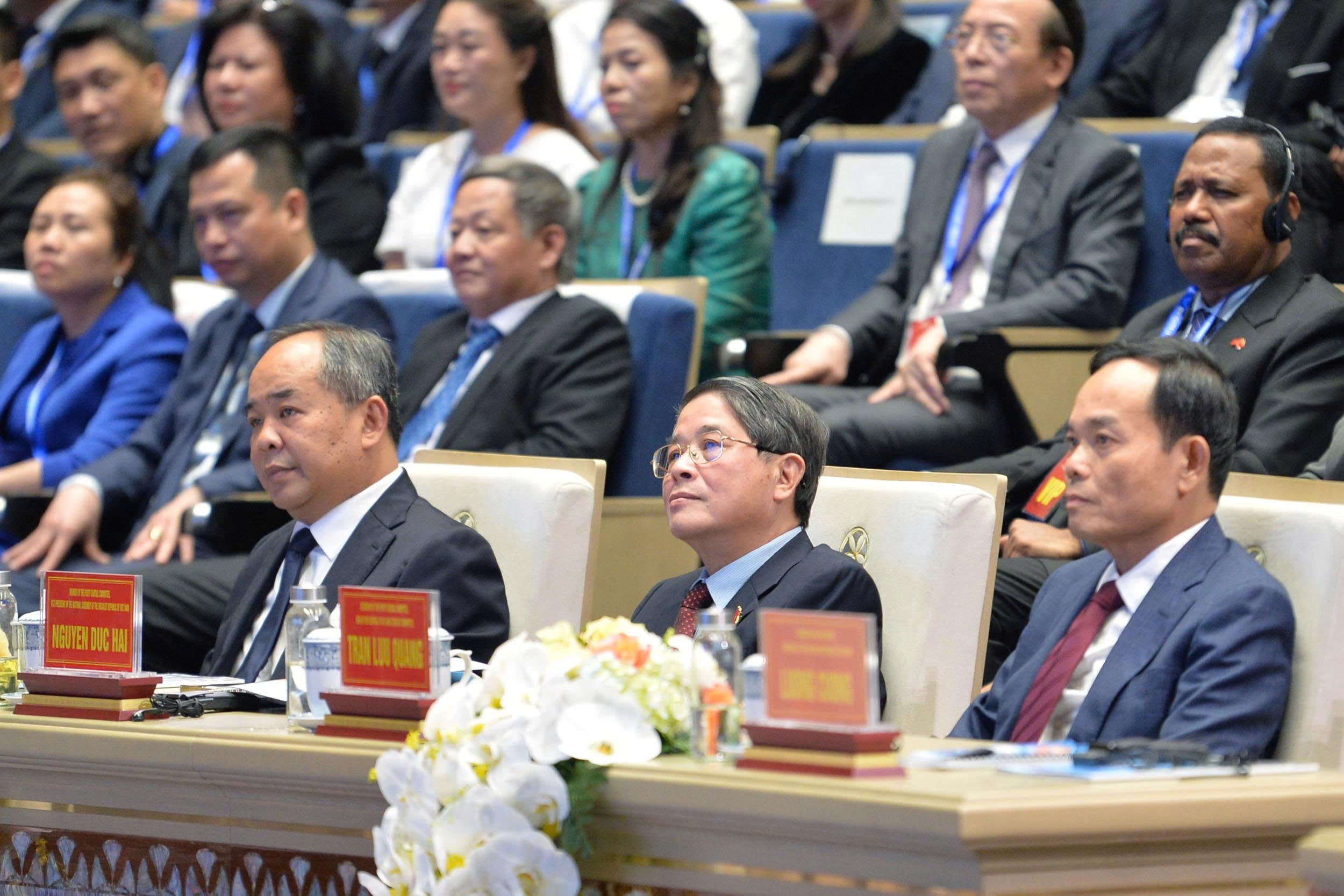 Phó Chủ tịch Quốc hội Nguyễn Đức Hải và các đại biểu tham dự Hội nghị