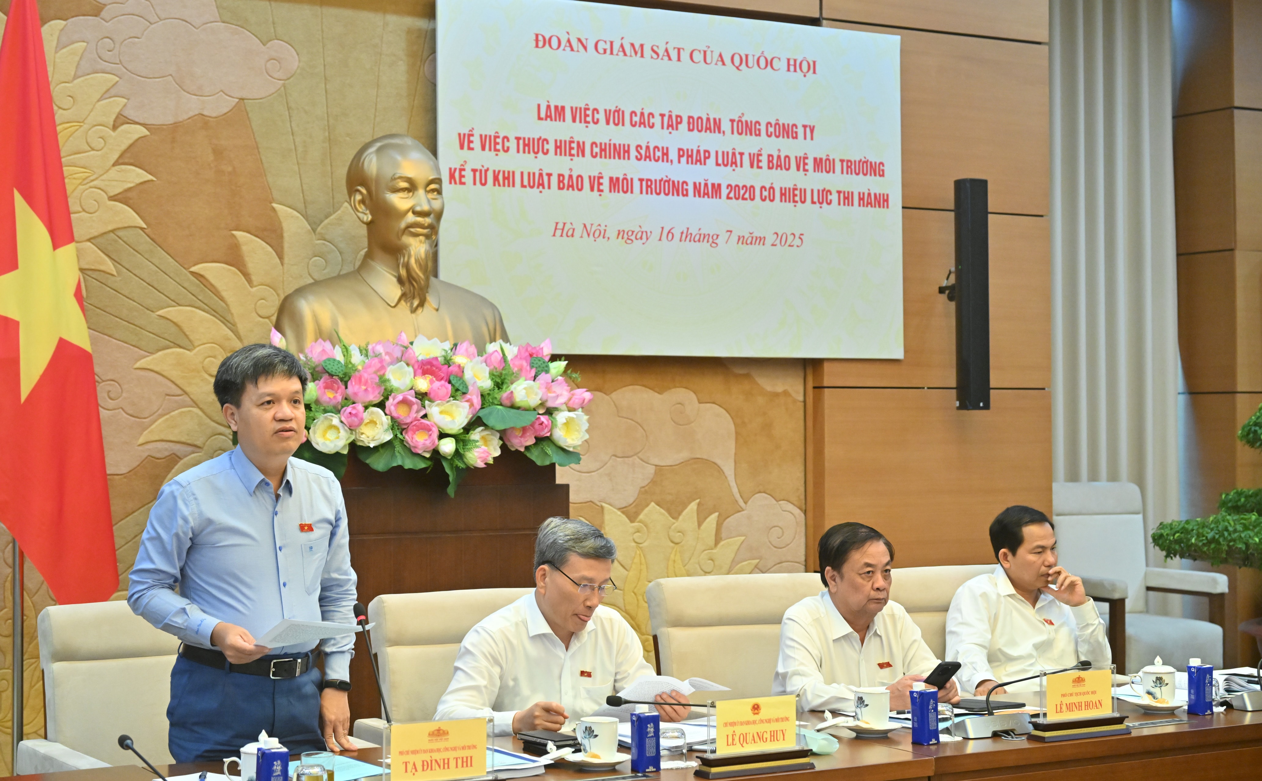 Phó Chủ nhiệm Ủy ban KHCNMT Tạ Đình Thi