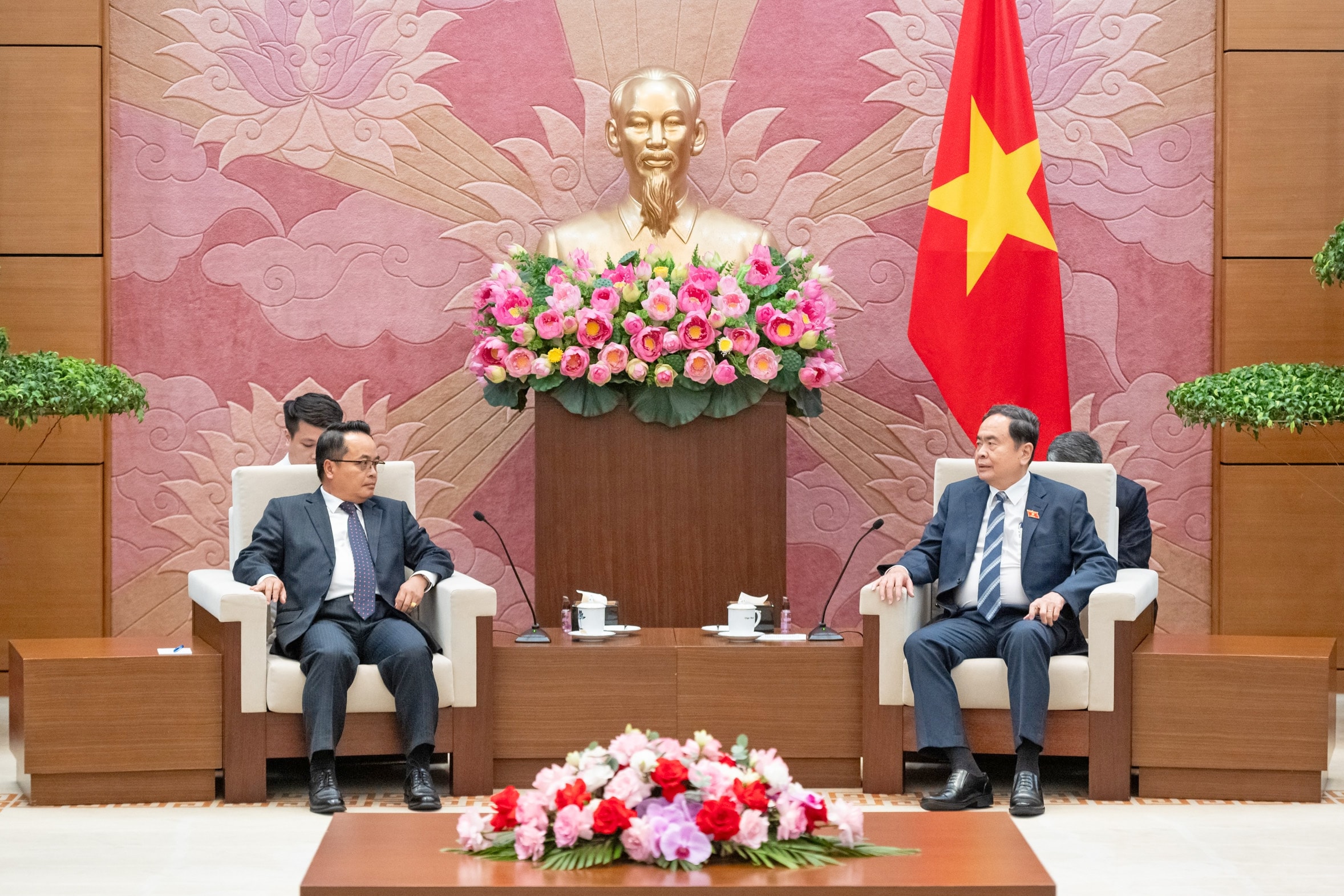Chủ tịch Quốc hội Trần Thanh Mẫn tiếp Chủ tịch Kiểm toán Nhà nước Lào Viengthavisone Thephachanh. Ảnh: Phạm Thắng