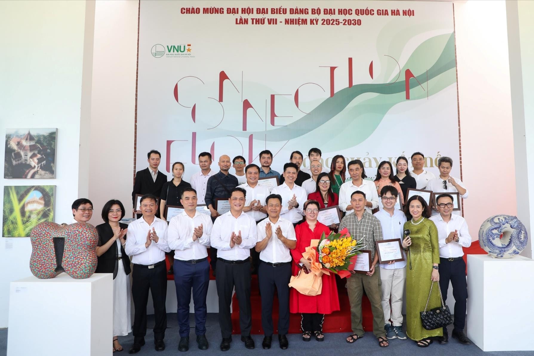 vnu-trien-lam-dong-chay-ket-noi-vnu-sis-31(1).jpg