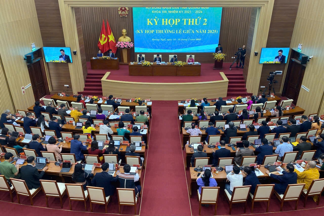 Kỳ họp thứ 2 HĐND tỉnh Quảng Ngãi thông qua nhiều quyết sách quan trọng liên quan đến công tác hỗ trợ cán bộ, tạo tiền đề phát triển kinh tế - xã hội sau sáp nhập.