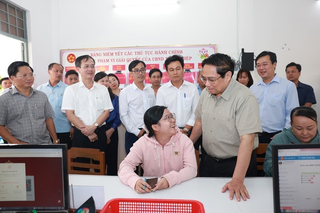 Prime Minister Pham Minh Chinh inspects the operation of the two-tier local administration in Dong Thap province. (Photo: VNA) dong-thap.jpg