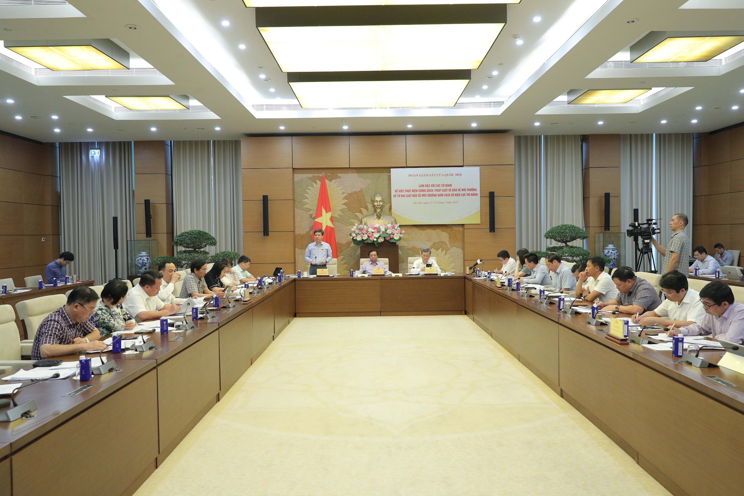 Toàn cảnh