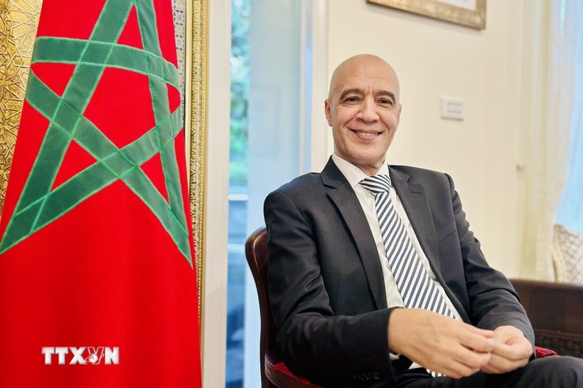 Đại sứ Maroc tại Việt Nam Jamale Chouaibi trả lời phỏng vấn báo chí. (Ảnh: Việt Đức/TTXVN)