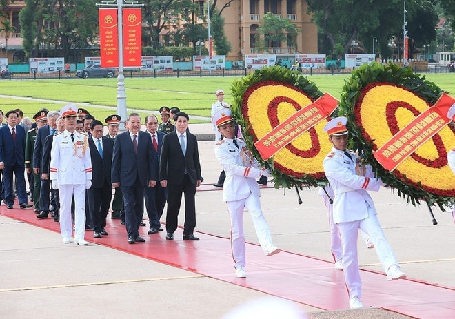 party-state-leaders-pay-tribute-to-president-ho-chi-minh.jpg
