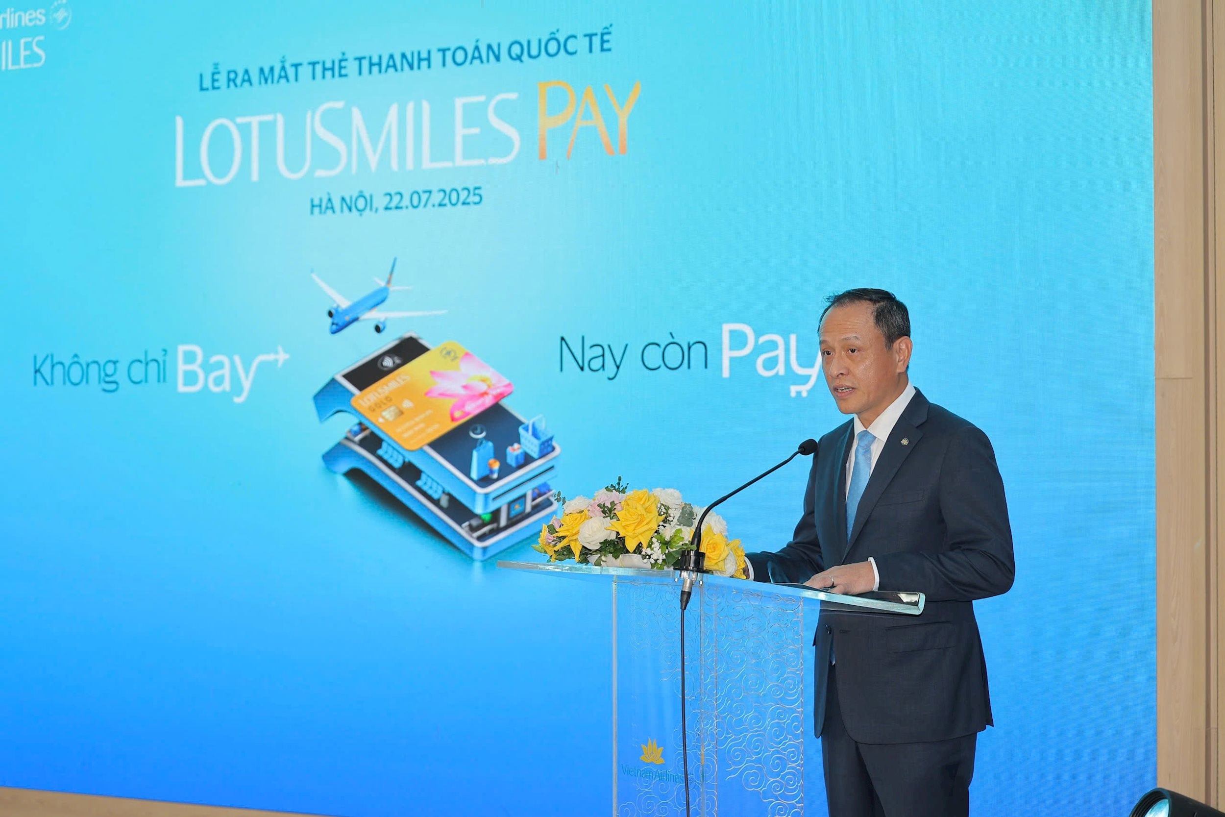 Ảnh 2. Tổng Giám đốc Vietnam Airlines Lê Hồng Hà phát biểu tại lễ ra mắt thẻ thanh toán quốc tế Lotusmiles Pay. Ảnh VNA