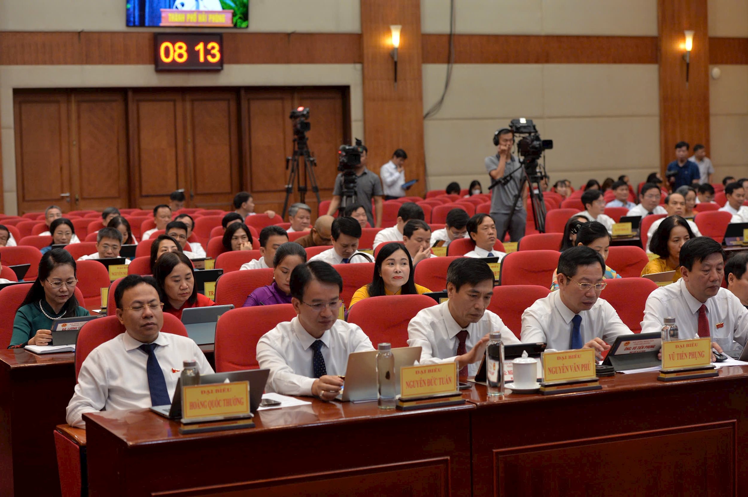 Các đại biểu tham dự kỳ họp