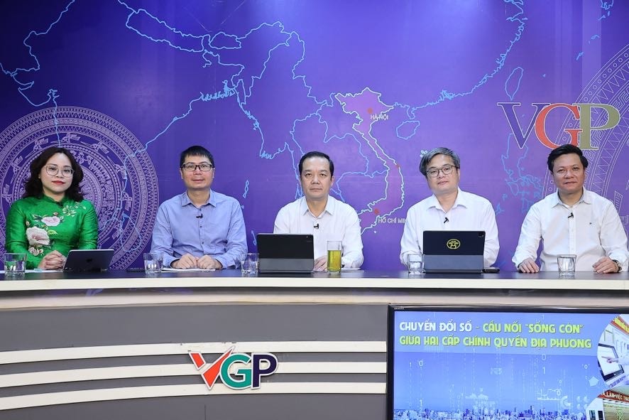 Các khách mời tham dự buổi Tọa đàm. Ảnh Nhật Bắc