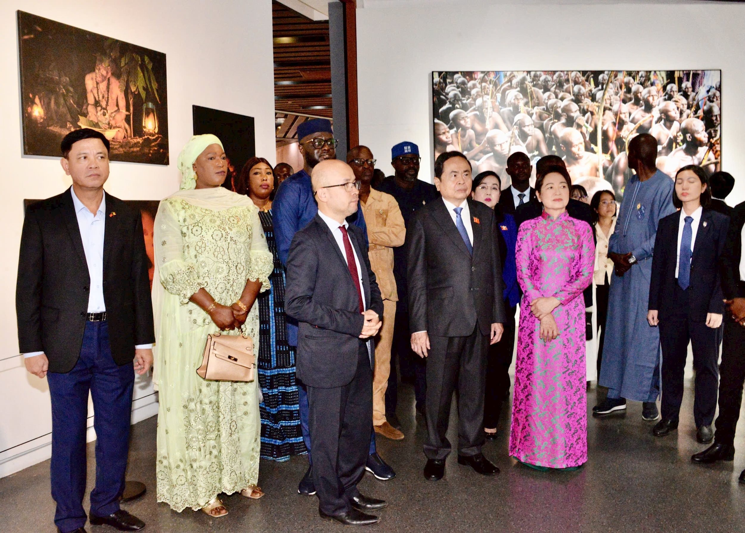 Chủ tịch Quốc hội Trần Thanh Mẫn và Phu nhân Nguyễn Thị Thanh Nga cùng Chủ tịch Quốc hội Senegal El Malick Ndiaye thăm Bảo tàng Văn minh châu Phi tại Thủ đô Dakar