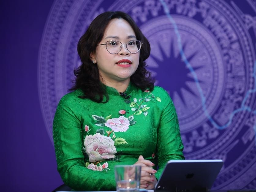 Phó Chủ tịch UBND phường Cửa Nam (thành phố Hà Nội) Trịnh Ngọc Trâm trao đổi ý kiến tại Tọa đàm. Ảnh: Nhật Bắc