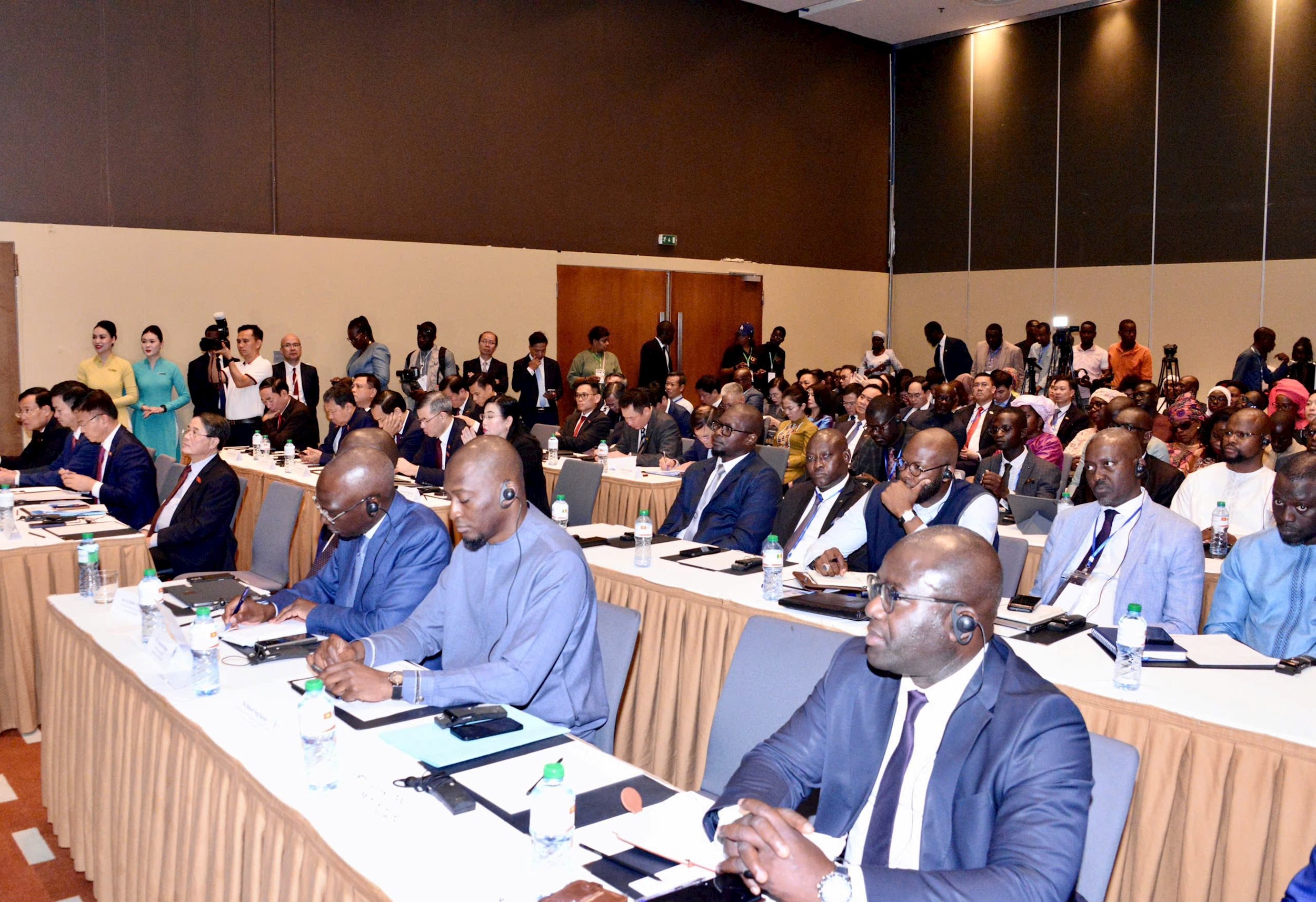Các đại biểu dự Tọa đàm chính sách thúc đẩy hợp tác Việt Nam - Senegal