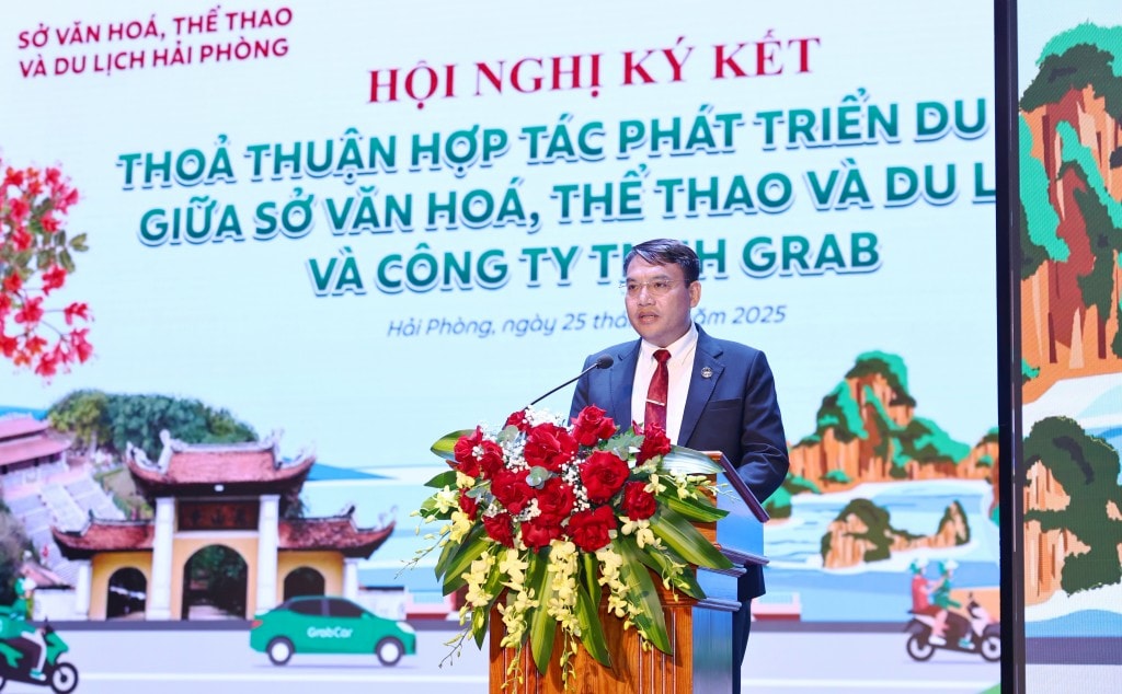 Ông Trần Văn Ngọc, Phó Giám đốc Sở Văn hóa, Thể thao và Du lịch Hải Phòng phát biểu tại buổi lễ Ông Trần Văn Ngọc, Phó Giám đốc Sở Văn hóa, Thể thao và Du lịch Hải Phòng phát biểu tại buổi lễ