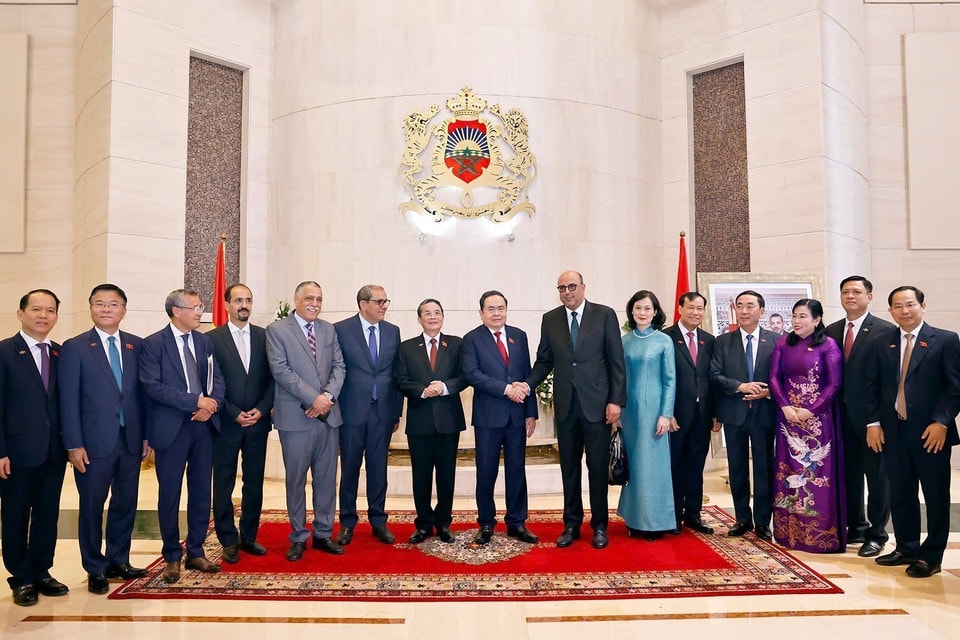 Chairman of the National Assembly Tran Thanh Man and President of the Moroccan House of Councillors Mohamed Ould Errachid with other delegates. (Photo: VNA)