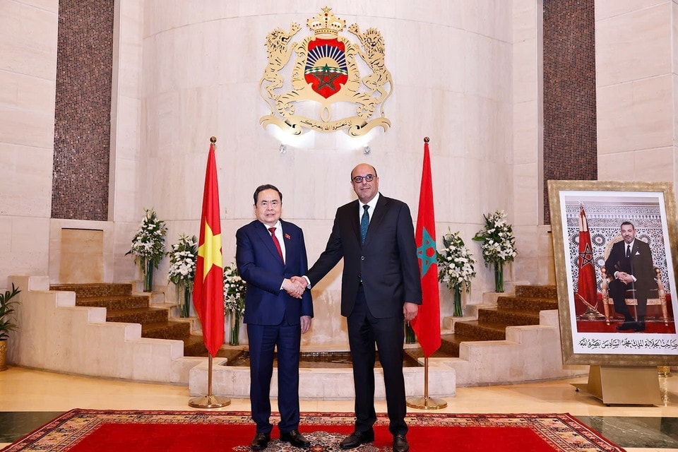 Chairman of the National Assembly Tran Thanh Man meets with Mohamed Ould Errachid, President of the Moroccan House of Councillors. (Photo: VNA)