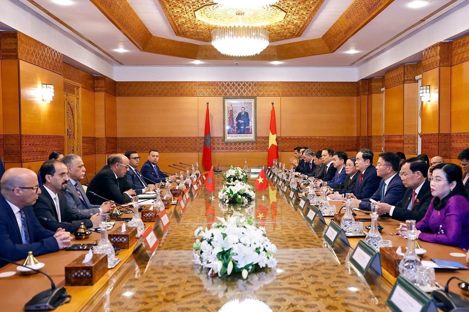 Chairman of the National Assembly Tran Thanh Man meets with Mohamed Ould Errachid, President of the Moroccan House of Councillors. (Photo: VNA)