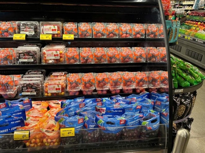 Vietnamese lychees enter large retail systems such as Safeway and Costco. (Photo: Industry and Trade Magazine) vai.jpg