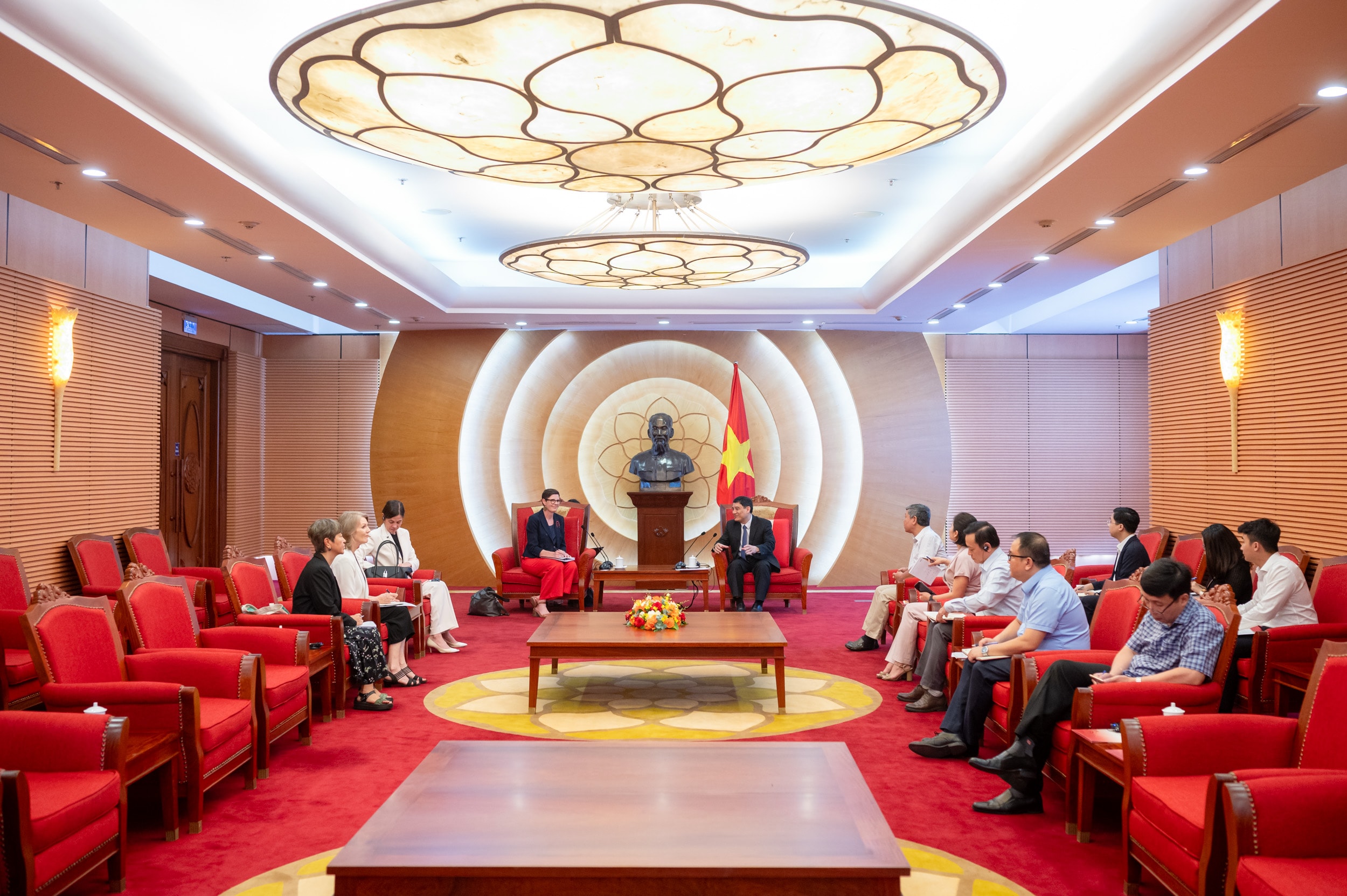Chủ nhiệm Ủy ban Văn hóa và Xã hội Nguyễn Đắc Vinh tiếp Trưởng Văn phòng Tổ chức Y tế thế giới (WHO) tại Việt Nam Angela Pratt