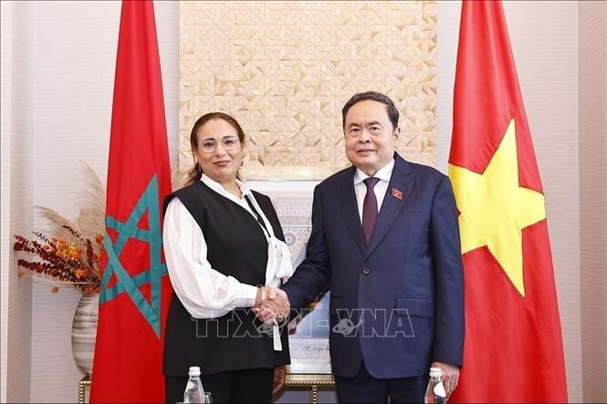 NA Chairman Tran Thanh Man (R) receives chair of Morocco–Vietnam Friendship Parliamentarians' Group Lubna Srhiri (Photo: VNA)