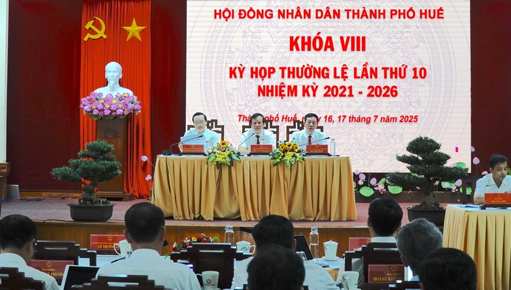 Chủ tọa điều hành nội dung chất vấn và trả lời chất vấn.