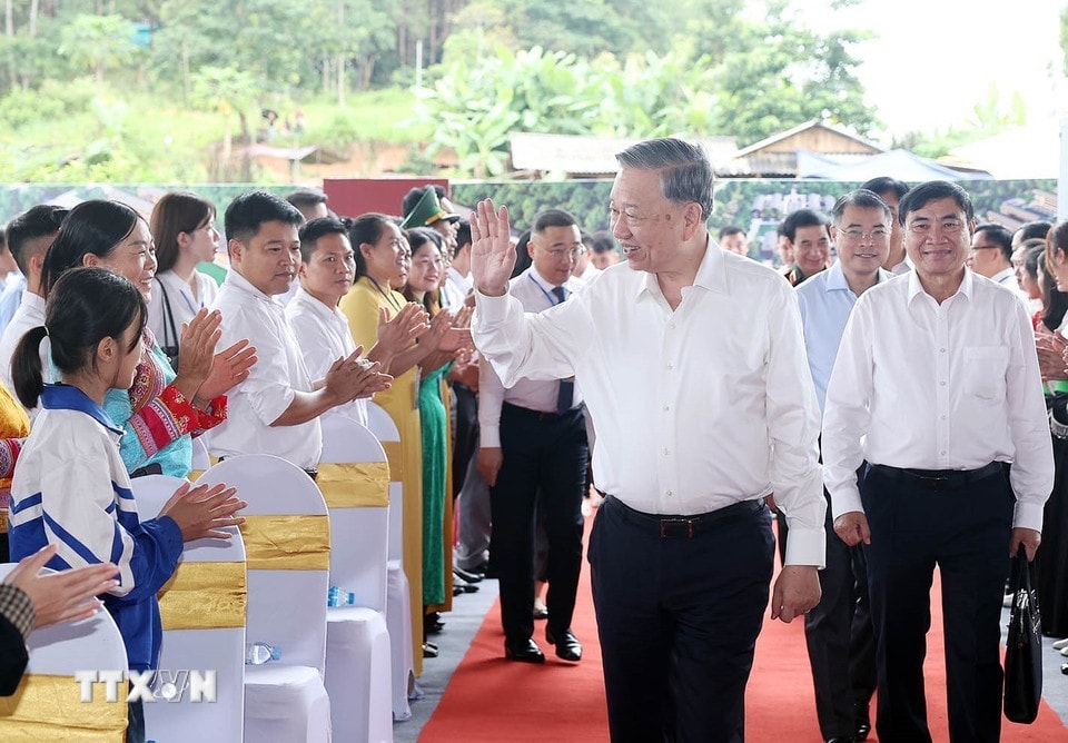 Tổng Bí Thư Tô Lâm đến dự Lễ khởi công Trường liên cấp Tiểu học, Trung học cơ sở xã Si Pa Phìn, tỉnh Điện Biên. (Ảnh: Thống Nhất/TTXVN)