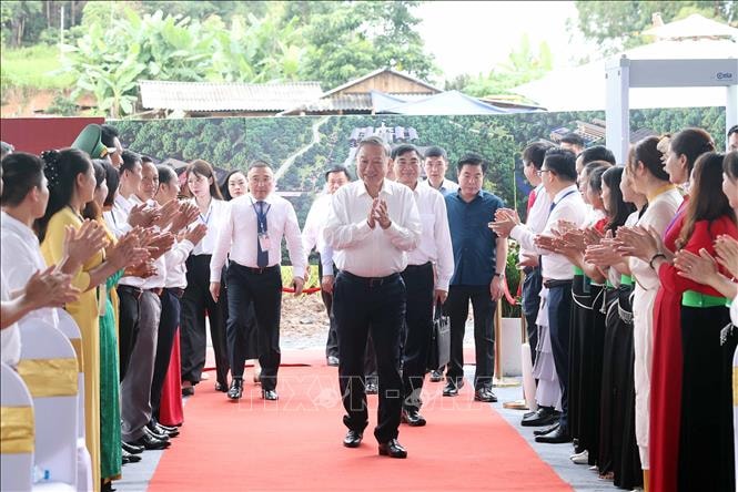 vna_potal_tong_bi_thu_to_lam_du_le_khoi_cong_truong_lien_cap_tieu_hoc_trung_hoc_co_so_xa_si_pa_phin_tinh_dien_bien_stand (1)