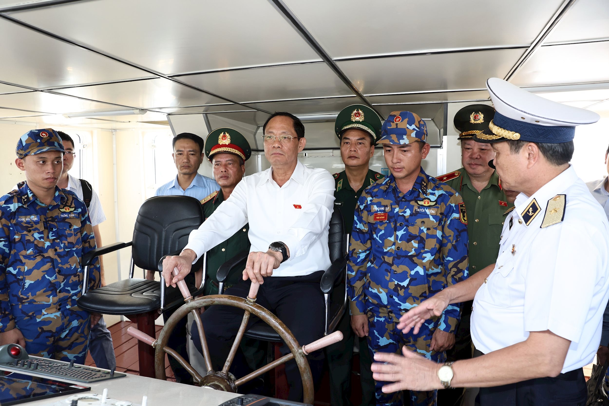 Phó Chủ tịch Quốc hội, Thượng tướng Trần Quang Phương thăm, và khảo sát tại Hải đội 4, Lữ đoàn 169, Bộ Tư lệnh Vùng I Hải quân (5)