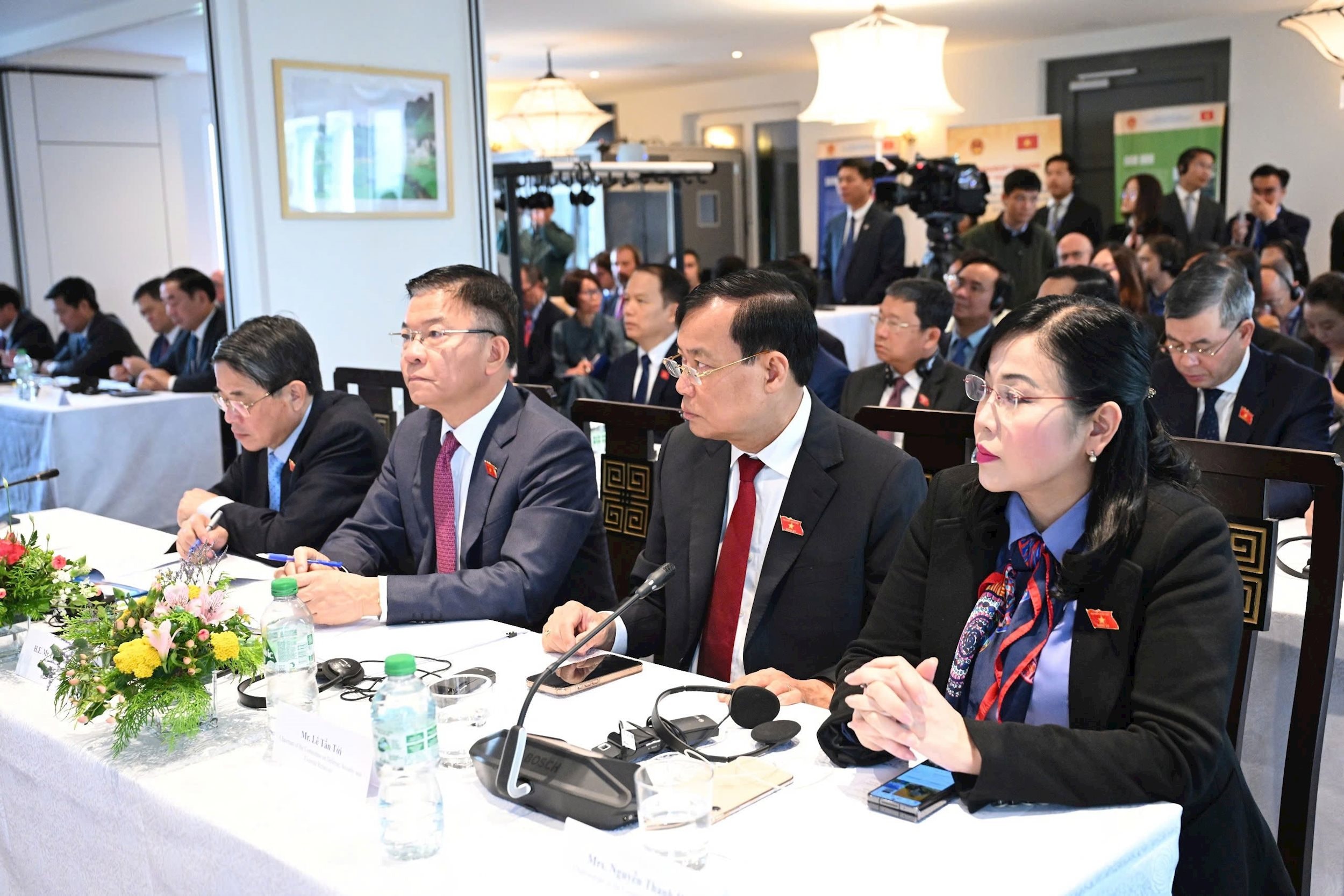 Các đại biểu dự Tọa đàm