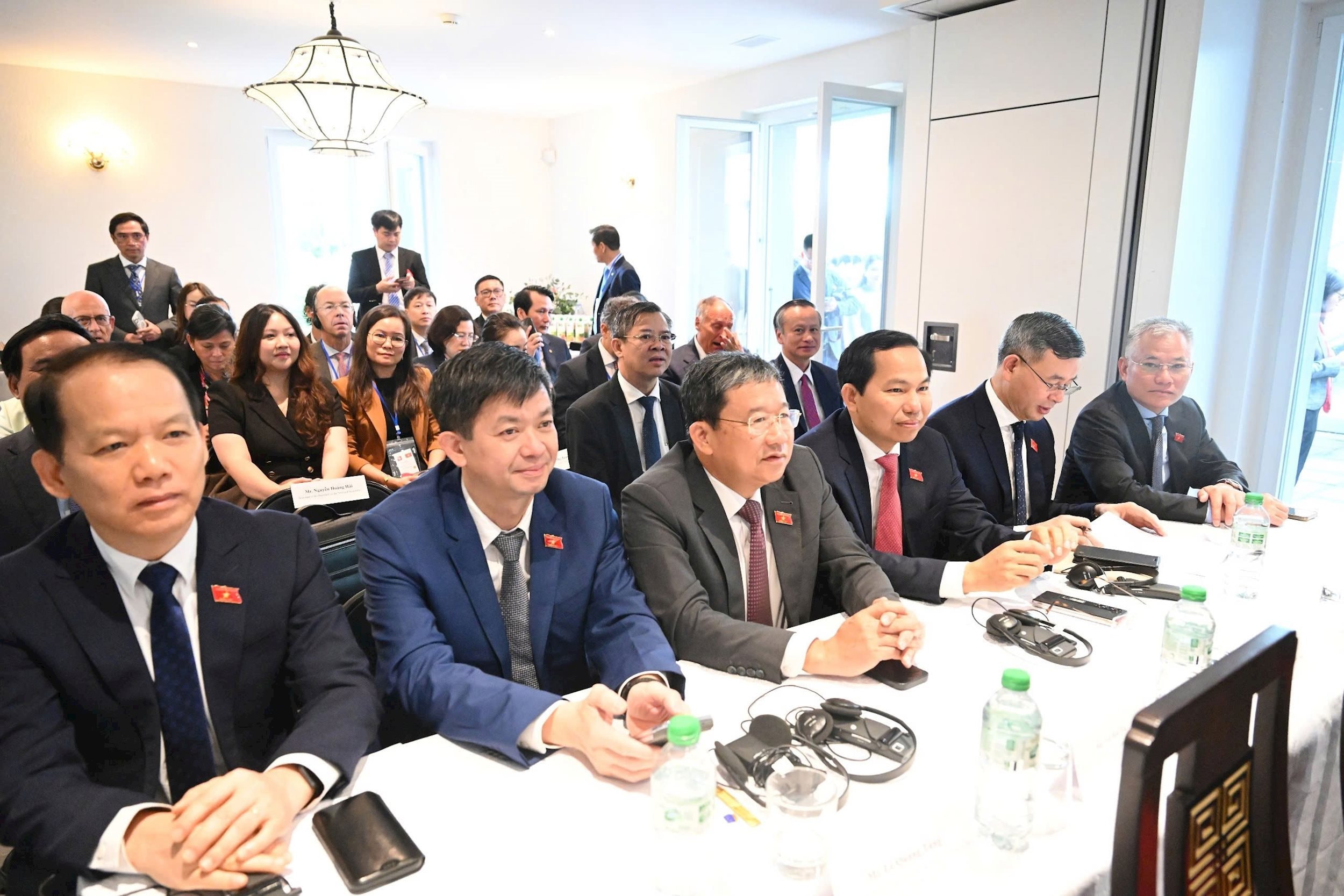 Các đại biểu dự Tọa đàm