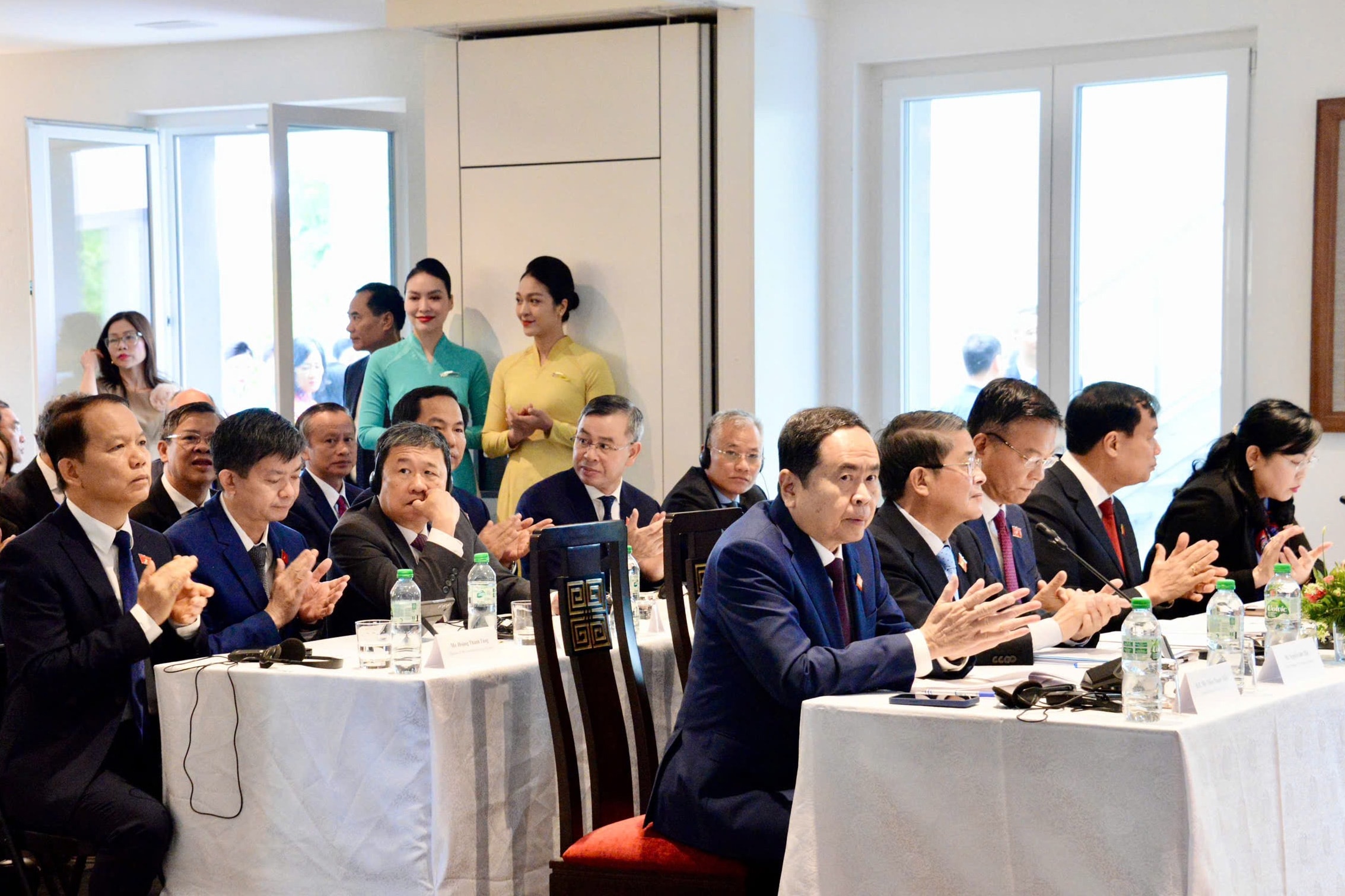 Chủ tịch Quốc hội Trần Thanh Mẫn và các đại biểu dự khai mạc Tọa đàm 