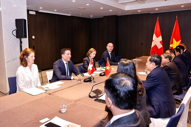 The meeting between NA Chairman Tran Thanh Man and President of the Swiss Council of States Andrea Caroni in Geneva on July 29. (Photo: VNA) mp.jpg