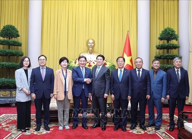 chu-tich-nuoc-luong-cuong-voi-cac-dai-bieu.jpg