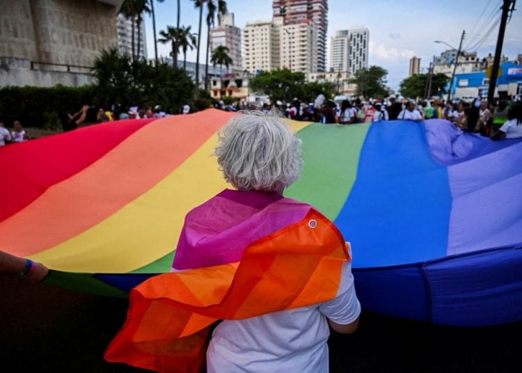 Cuba aprova nova lei de identidade que permite mudança de gênero em documentos