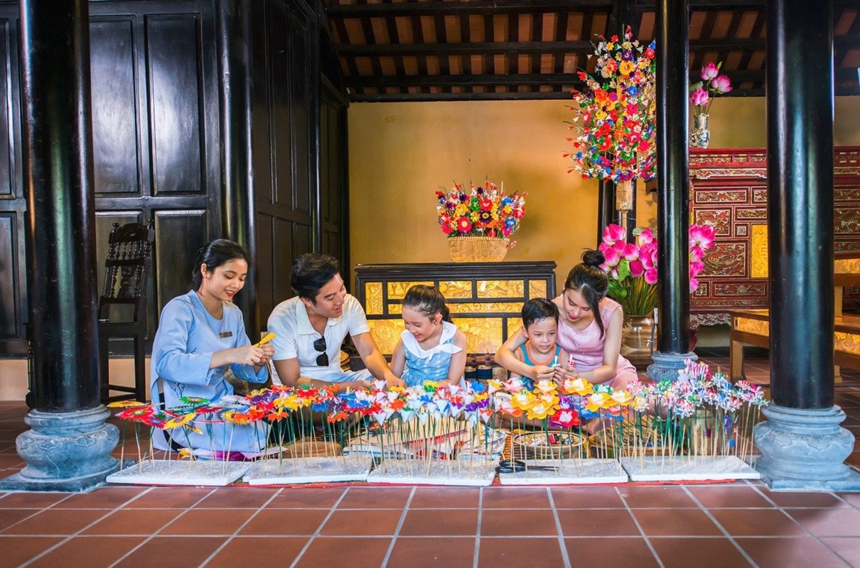 Hoá thân thành nghệ nhân nhí, thỏa sức sáng tạo nên các tác phẩm độc đáo. Ảnh: VinWonders. 3.jpg