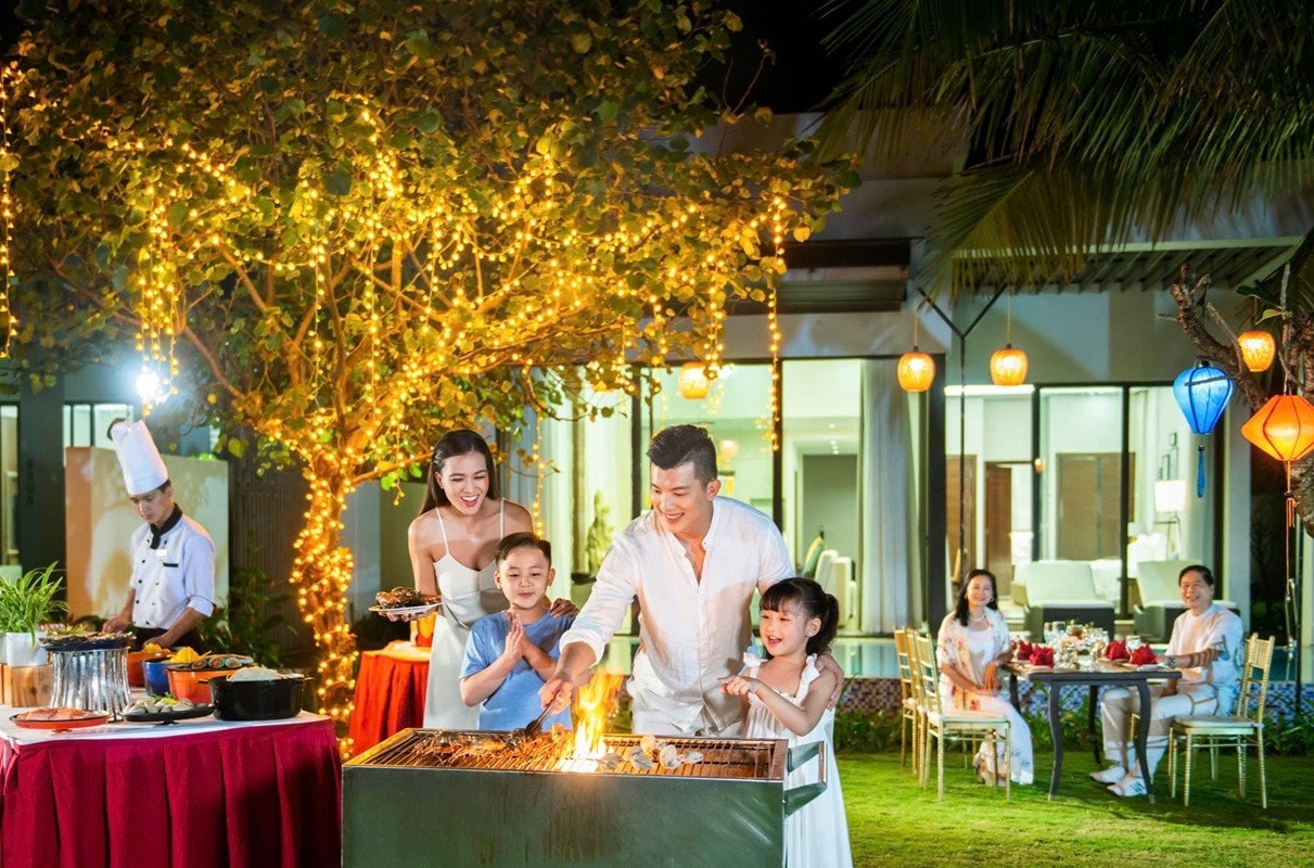 Tận hưởng phút giây quây quần bên gia đình tại Vinpearl Resort & Golf Nam Hội An. Ảnh: VinWonders. 6.jpg