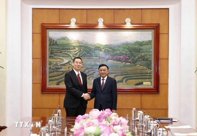 Thường trực Ban Bí thư Trần Cẩm Tú tiếp ông Tanaka Yu, Phó Chủ tịch Đoàn Chủ tịch, Quyền Trưởng Ban Bí thư Đảng Cộng sản Nhật Bản. (Ảnh: Phương Hoa/TTXVN) ttxvn-ong-tran-cam-tu-2.jpg