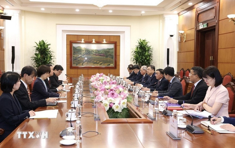 Thường trực Ban Bí thư Trần Cẩm Tú tiếp đồng chí Tanaka Yu, Phó Chủ tịch Đoàn Chủ tịch, Quyền Trưởng Ban Bí thư Đảng Cộng sản Nhật Bản. (Ảnh: Phương Hoa/TTXVN)
