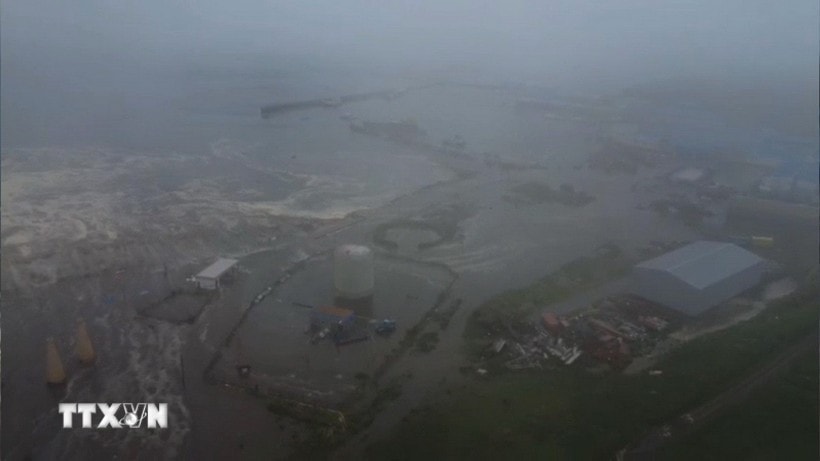Tsunami wave causes flooding in Russian coastal town of Severo-Kurilsk after a powerful earthquake struck off the country’s far eastern Kamchatka Peninsula on July 30. (Photo: AA/VNA)