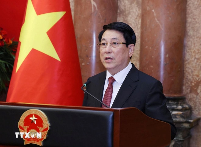 Chủ tịch nước Lương Cường phát biểu. (Ảnh: Lâm Khánh/TTXVN) ttxvn-chu-tich-nuoc-trao-quyet-dinh-thang-quan-ham-cap-bac-ham-thuong-tuong-cho-cac-si-quan-quan-doi-va-cong-an-0108-1.jpg