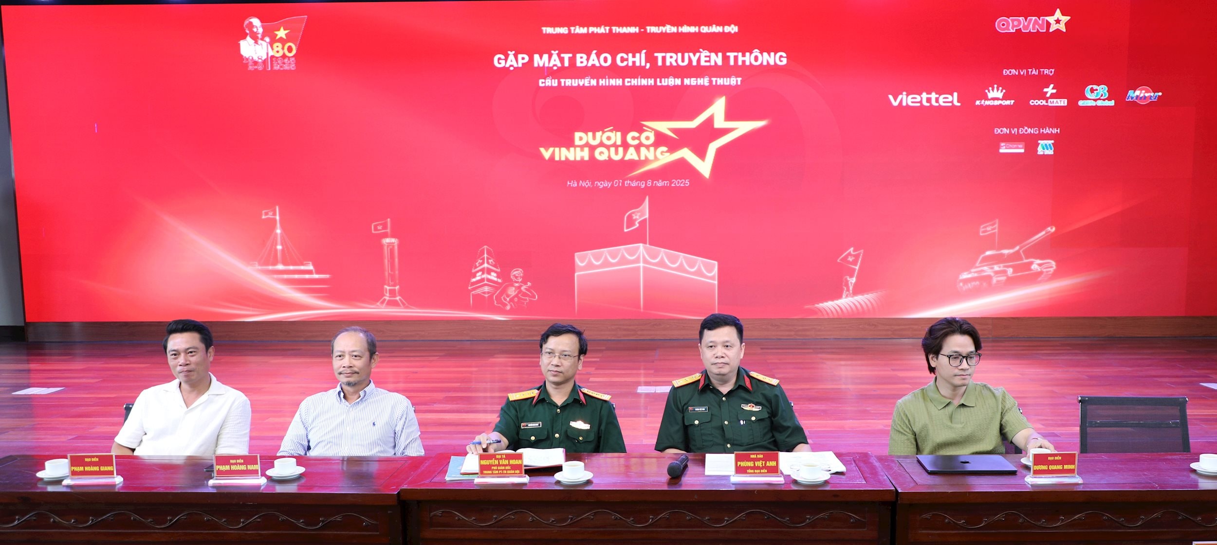 Đại diện Ban tổ chức giao lưu cùng cơ quan thông tấn báo chí