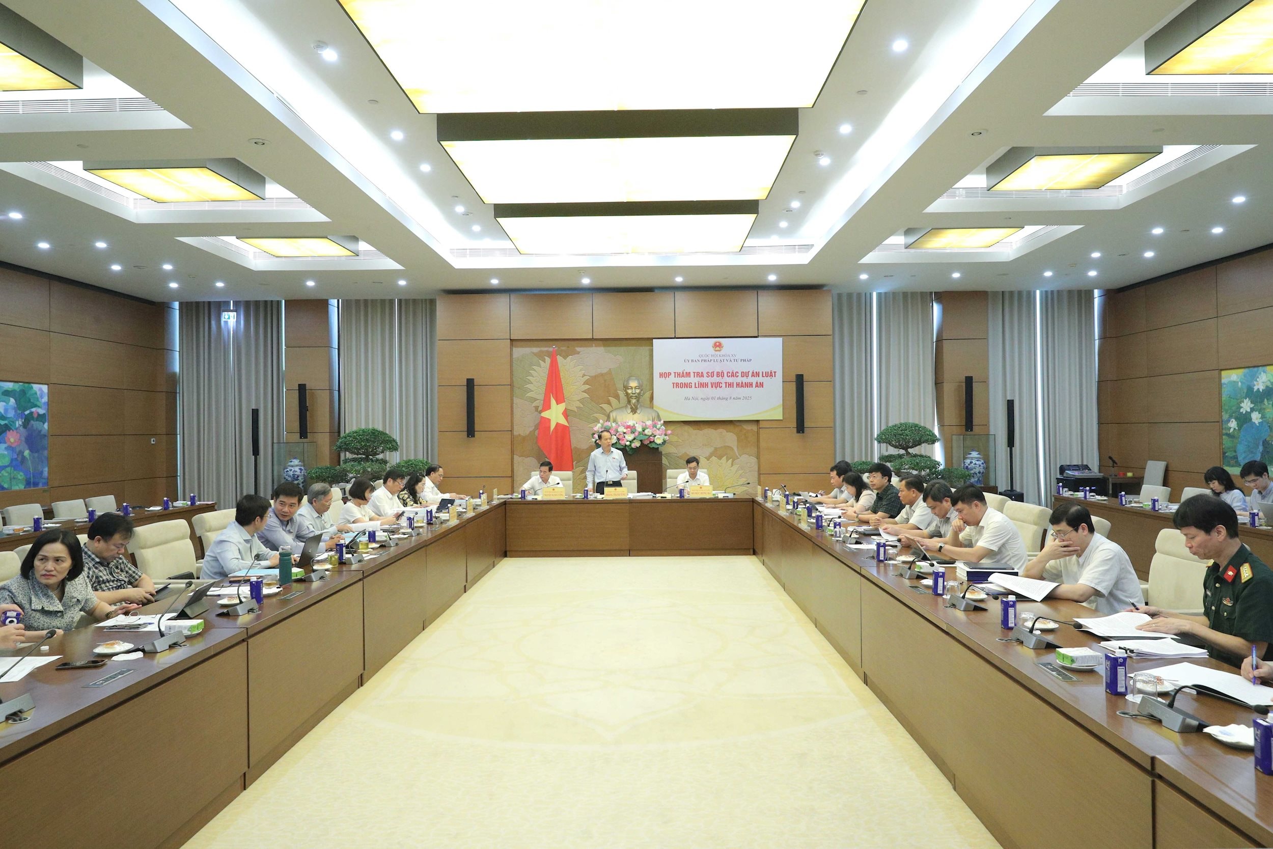 Toàn cảnh