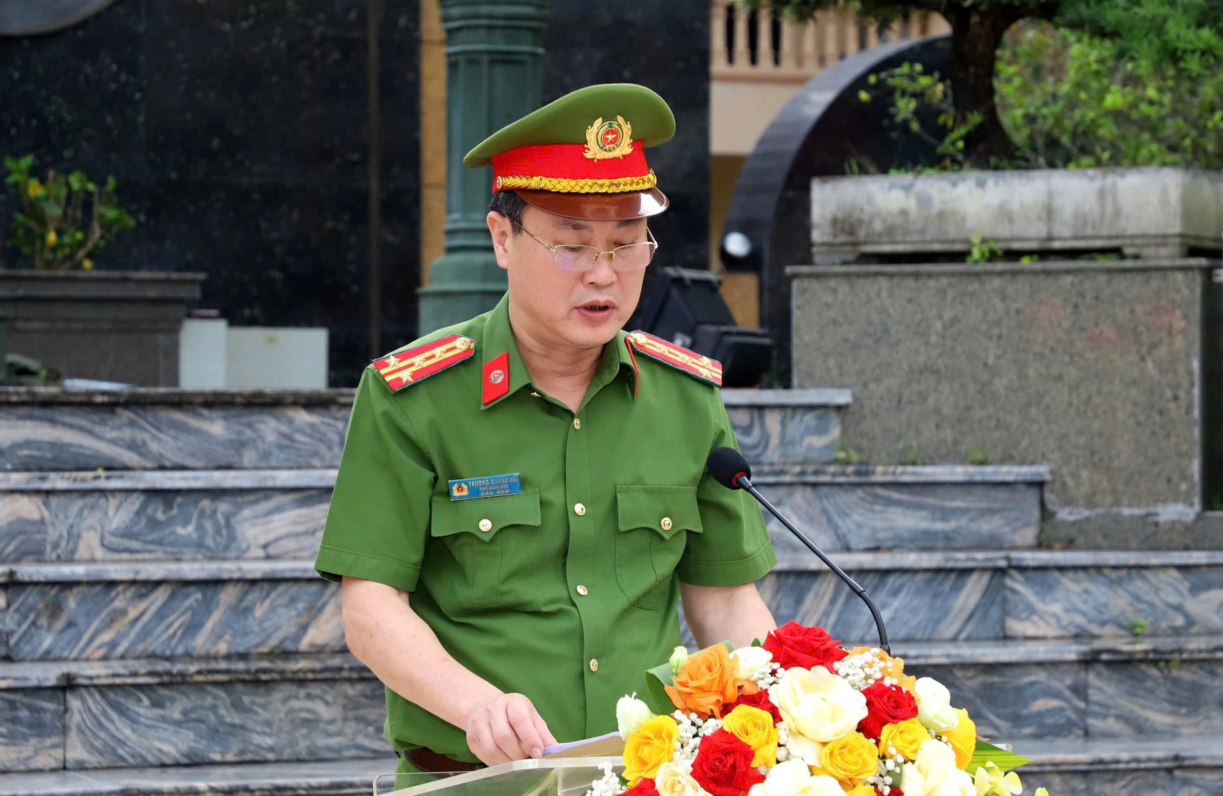 Đại tá Trương Quang Hải- Phó Giám đốc Công an tỉnh phát động Lễ ra quân
