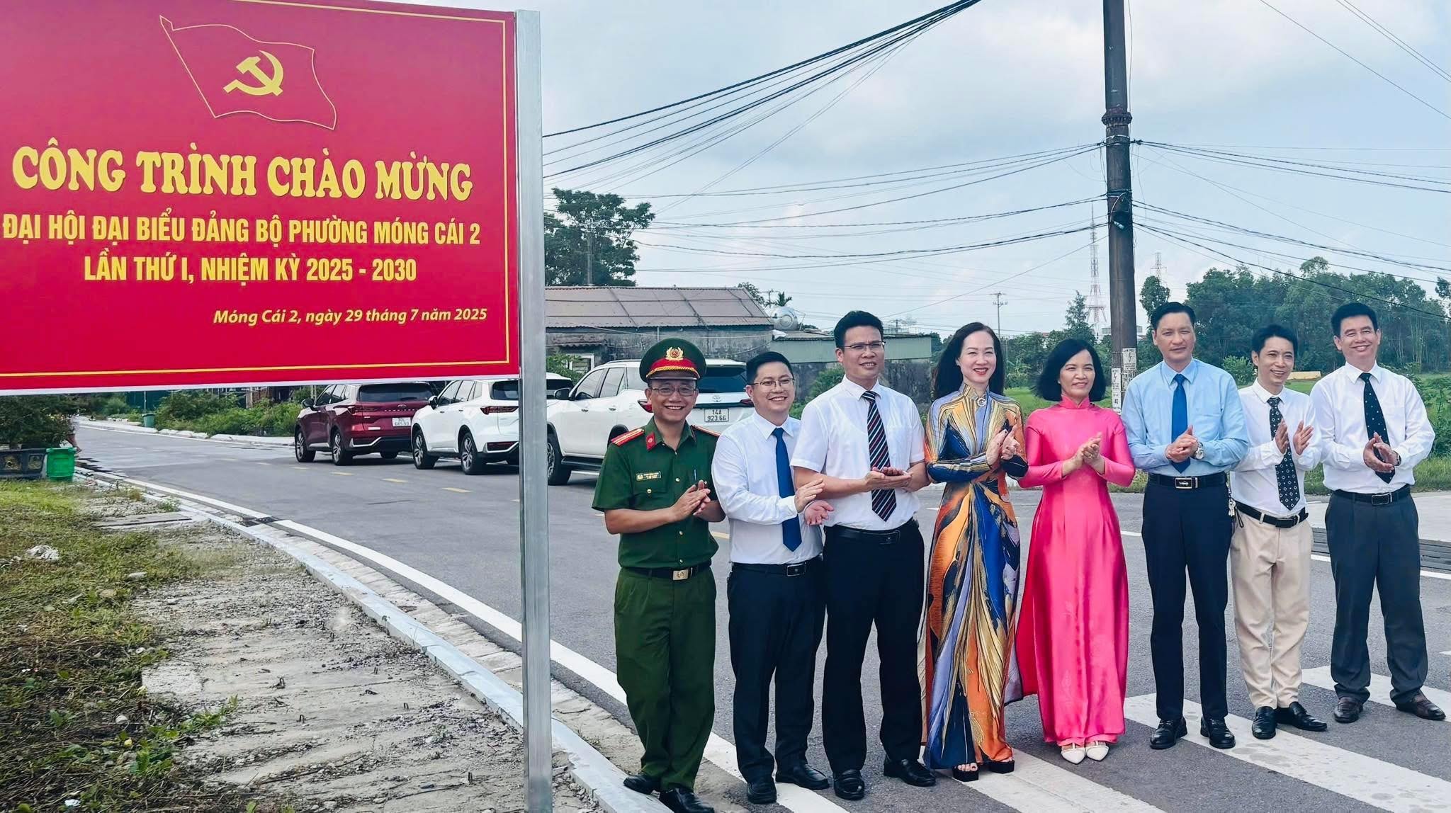 Đảng bộ, chính quyền phường Móng Cái 2 gắn biển Công trình tiêu biểu chào mừng Đại hội đại biểu Đảng bộ phường lần thứ I, nhiệm kỳ 2025 – 2030